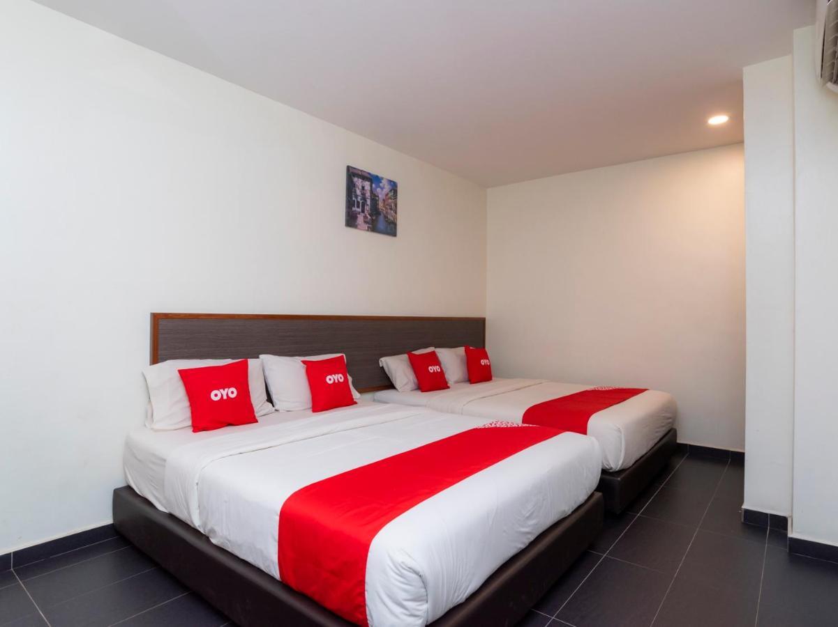 Oyo 44095 Bluewater Hotel Mersing Exterior foto