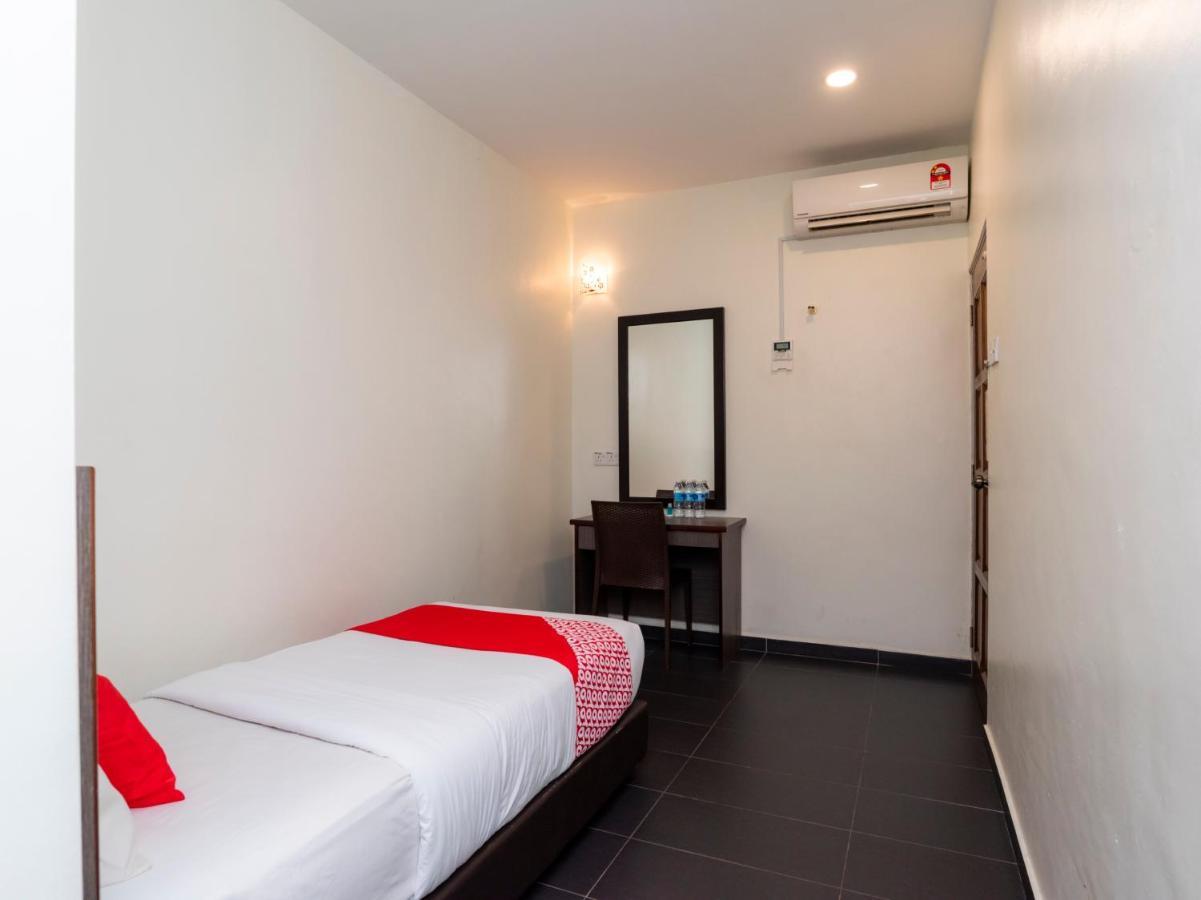 Oyo 44095 Bluewater Hotel Mersing Exterior foto
