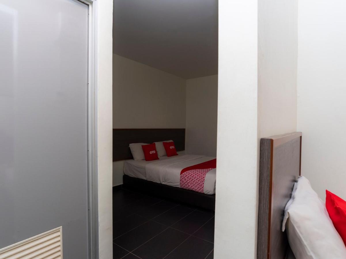 Oyo 44095 Bluewater Hotel Mersing Exterior foto